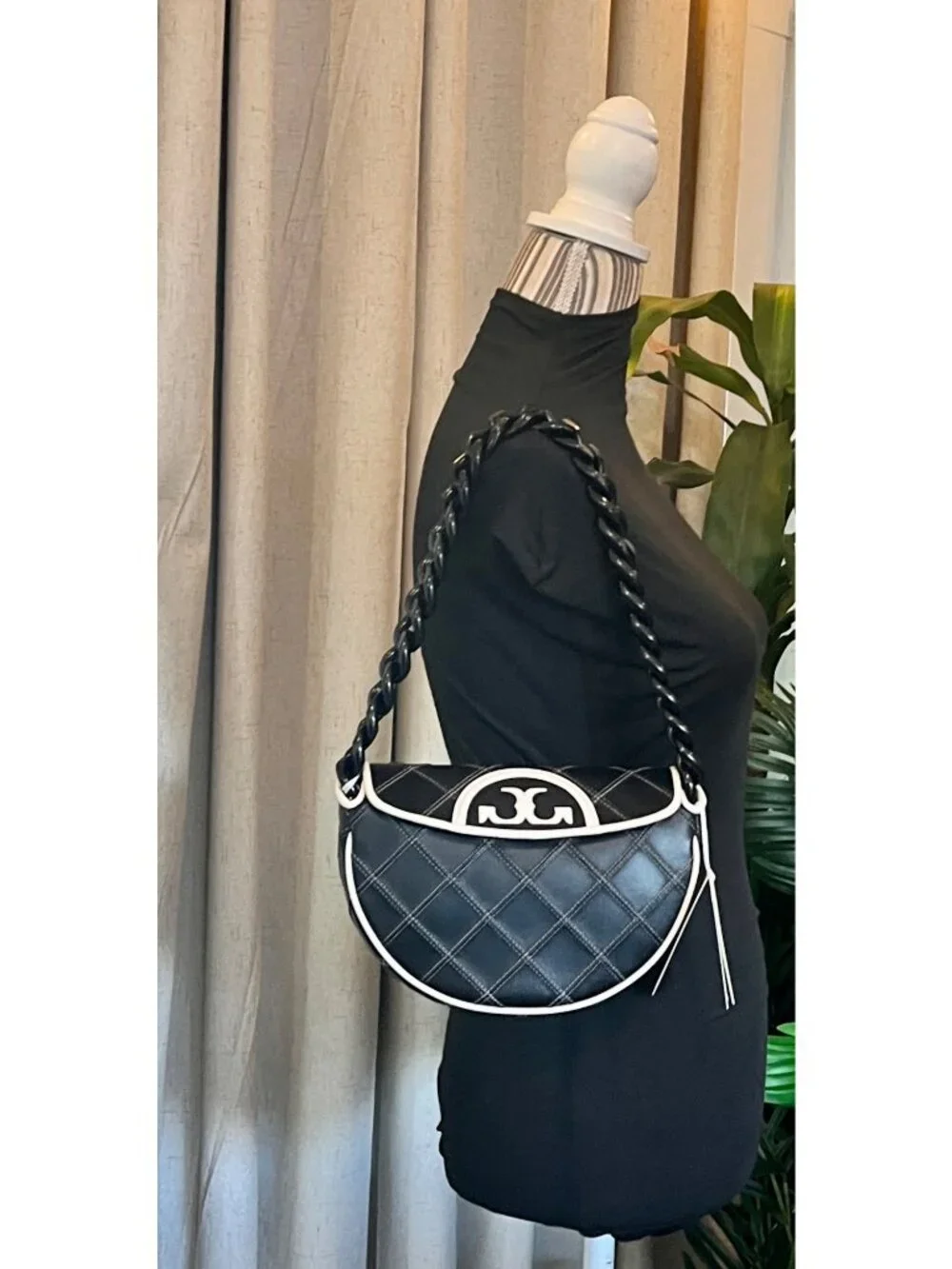 NEW WITH TAGS!  Authentic Tory Burch Black and White 1/2 Moon Fleming Handbag